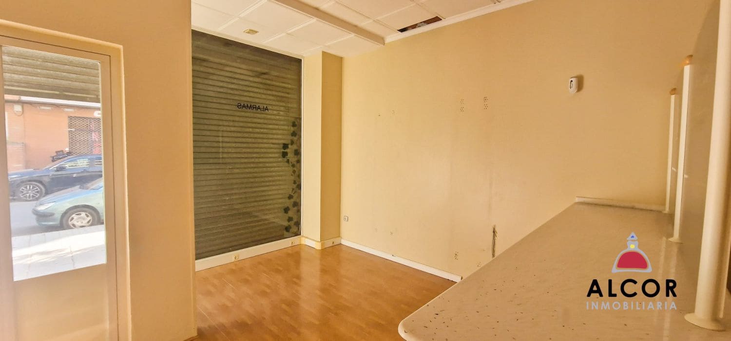 2 bedroom Commercial for sale in Benicarlo - € 45,800 (Ref: 9939514)