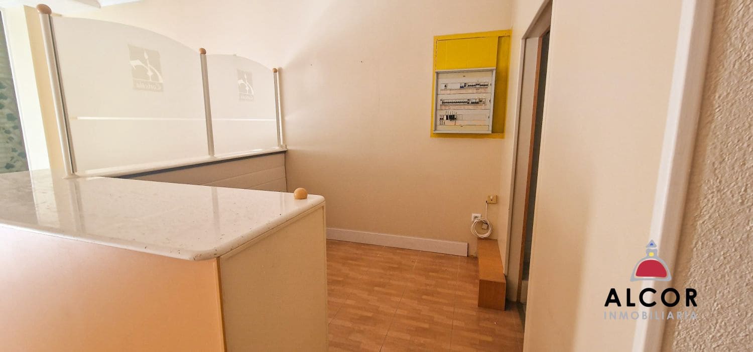 2 bedroom Commercial for sale in Benicarlo - € 45,800 (Ref: 9939514)