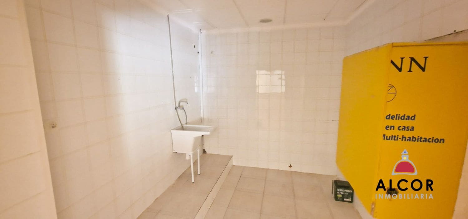 2 bedroom Commercial for sale in Benicarlo - € 45,800 (Ref: 9939514)