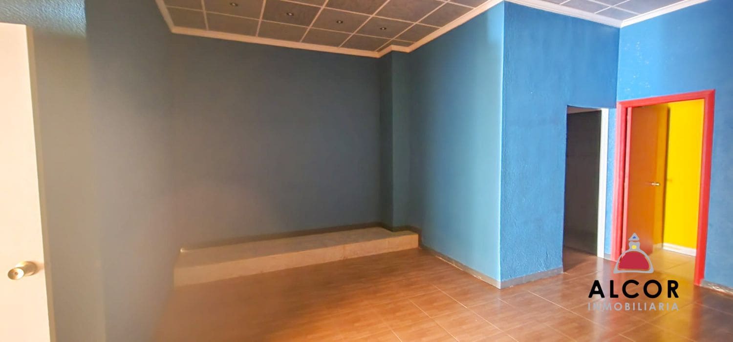 2 bedroom Commercial for sale in Benicarlo - € 45,800 (Ref: 9939514)