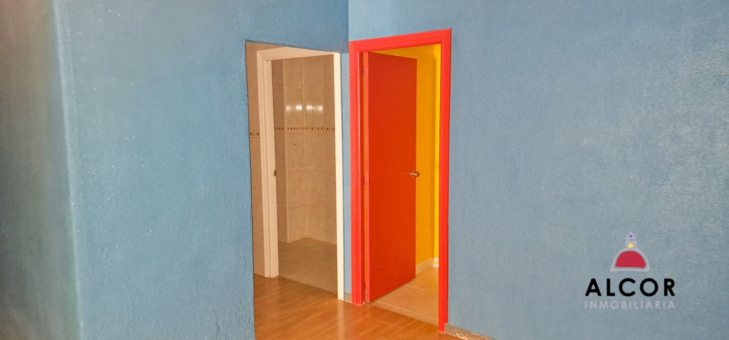 2 bedroom Commercial for sale in Benicarlo - € 45,800 (Ref: 9939514)
