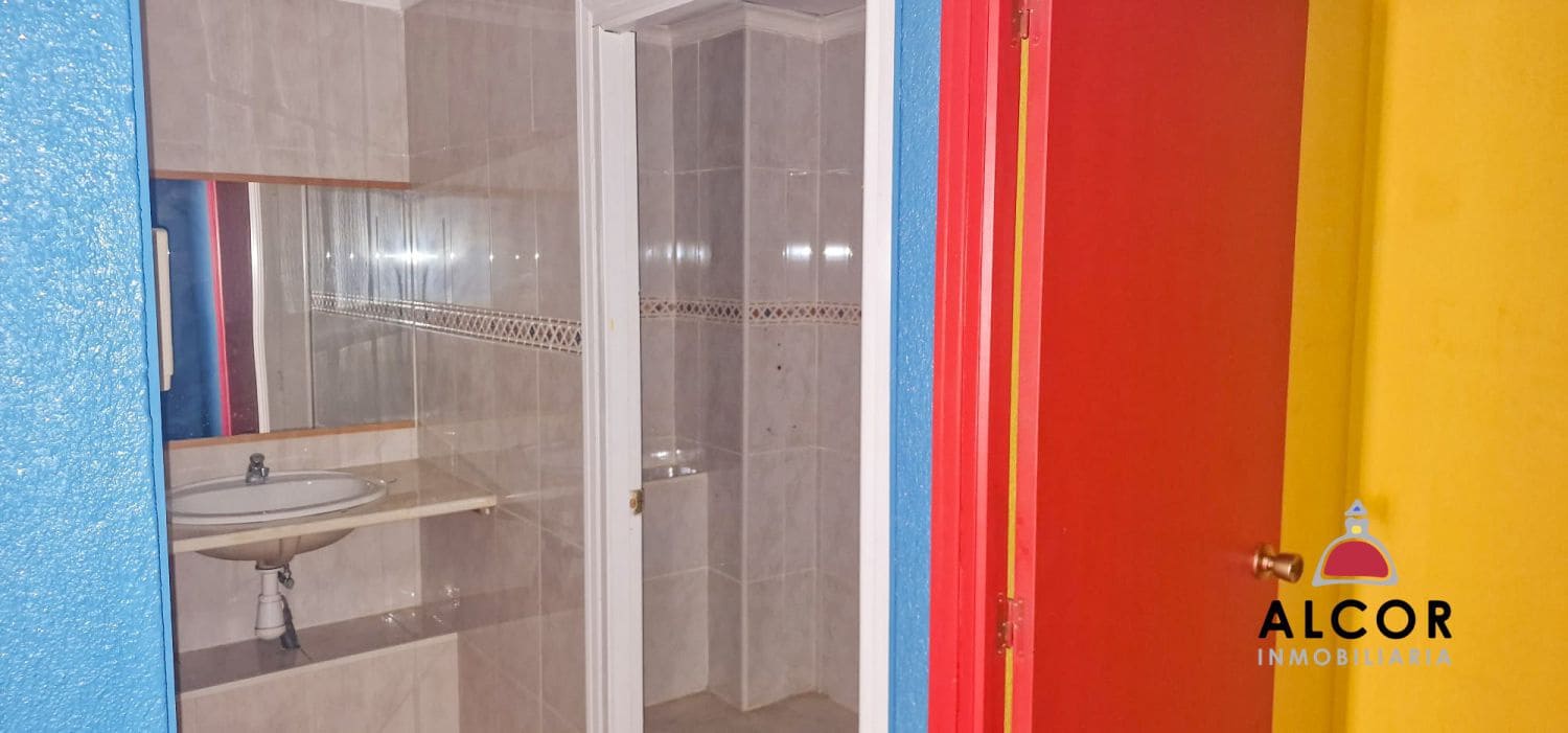 2 bedroom Commercial for sale in Benicarlo - € 45,800 (Ref: 9939514)