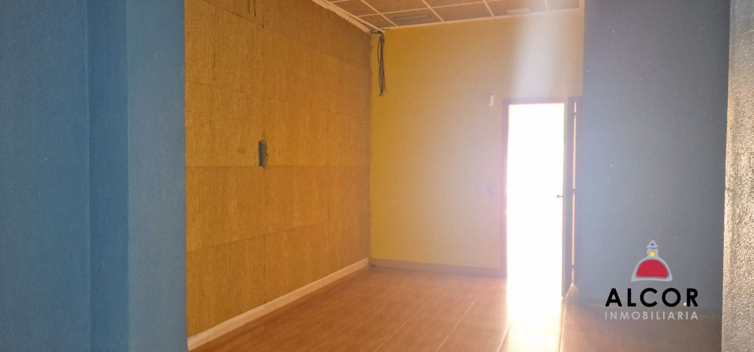 2 bedroom Commercial for sale in Benicarlo - € 45,800 (Ref: 9939514)