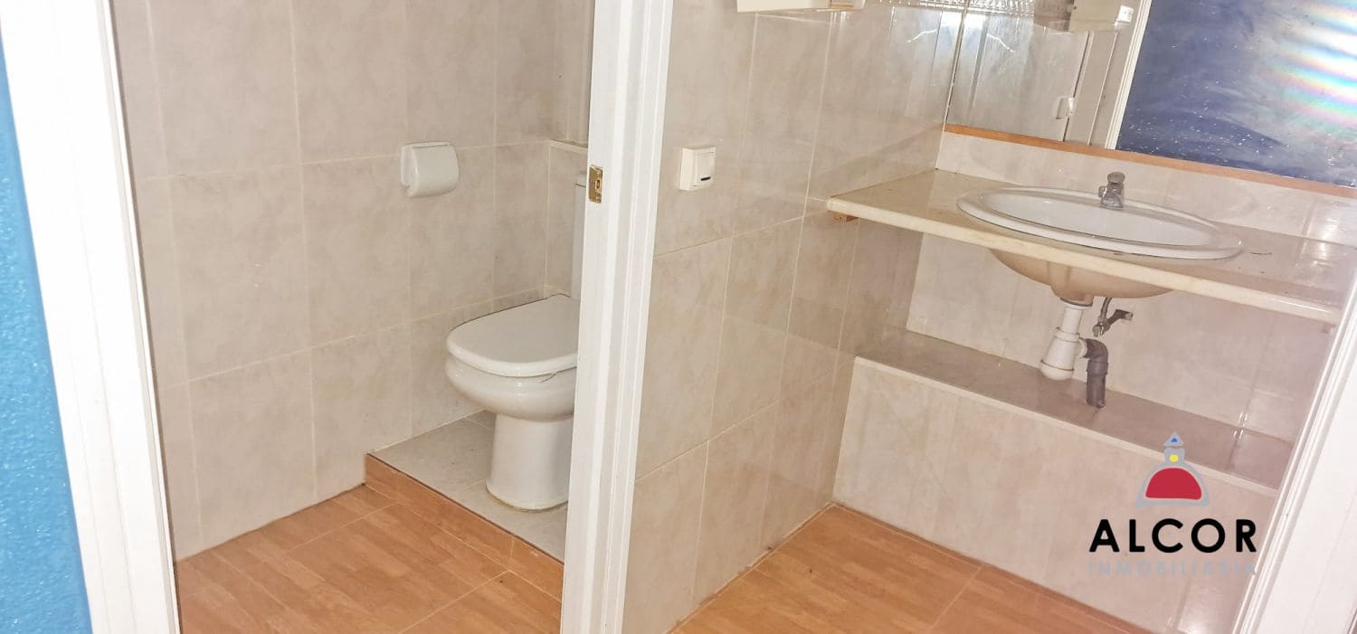 2 bedroom Commercial for sale in Benicarlo - € 45,800 (Ref: 9939514)