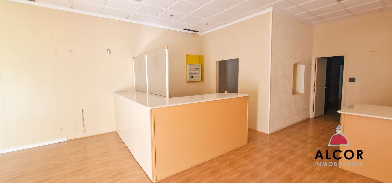 2 bedroom Commercial for sale in Benicarlo - € 45,800 (Ref: 9939514)