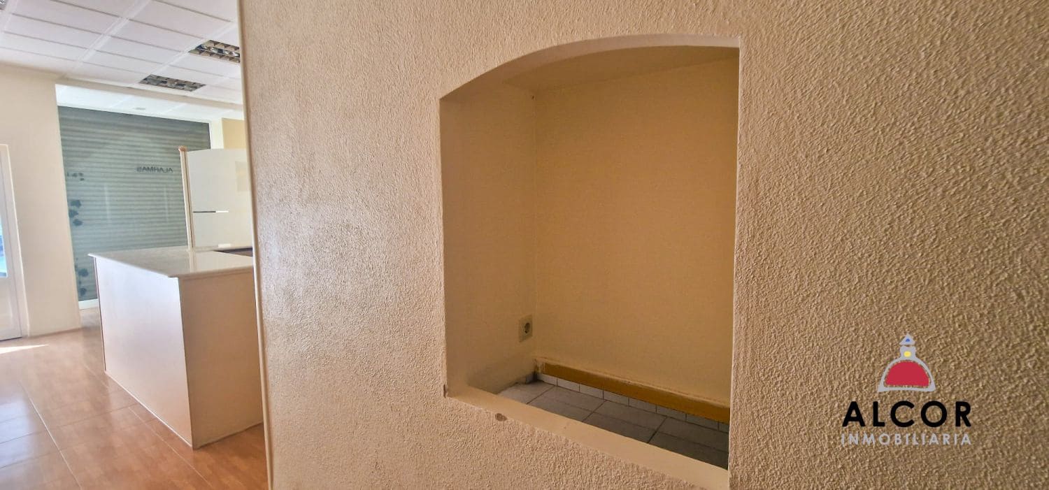 2 bedroom Commercial for sale in Benicarlo - € 45,800 (Ref: 9939514)