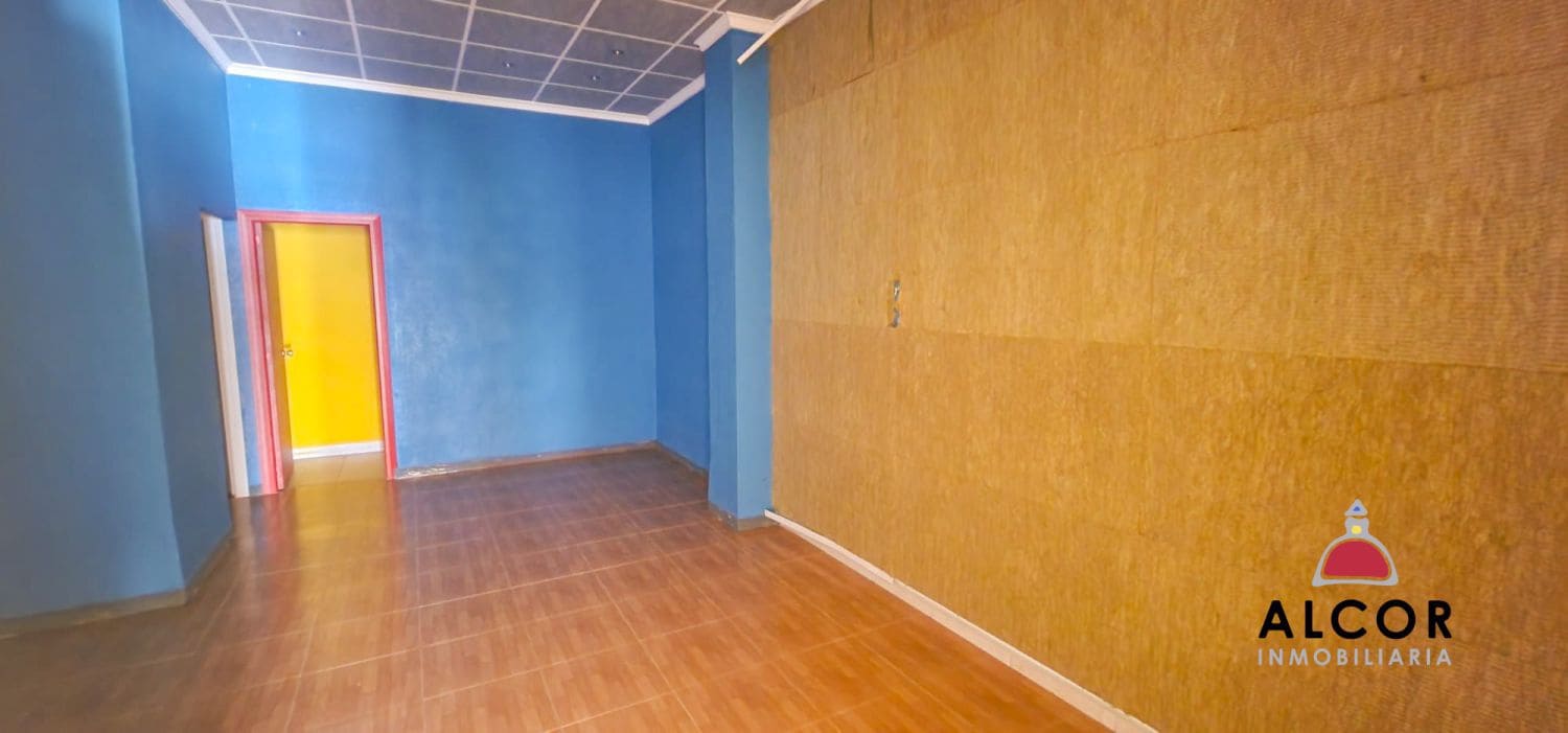 2 bedroom Commercial for sale in Benicarlo - € 45,800 (Ref: 9939514)