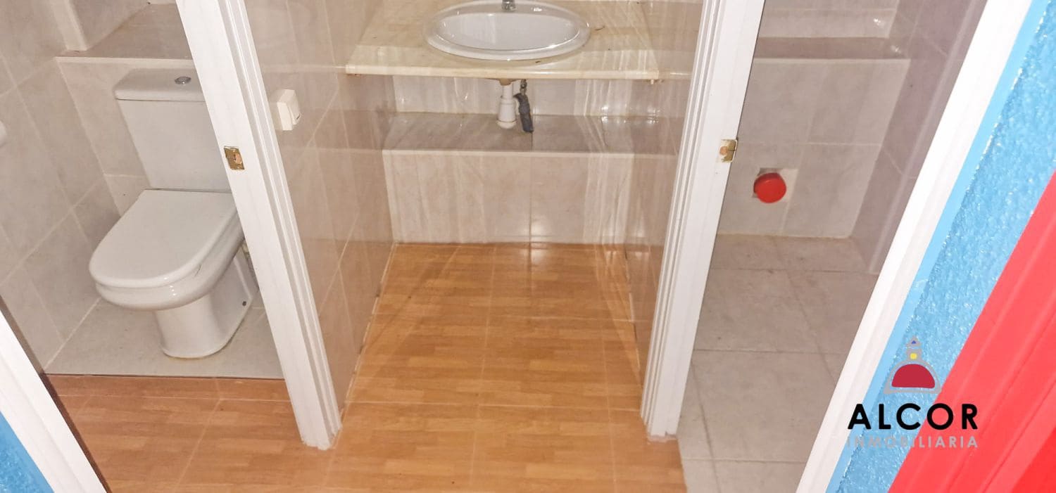 2 bedroom Commercial for sale in Benicarlo - € 45,800 (Ref: 9939514)