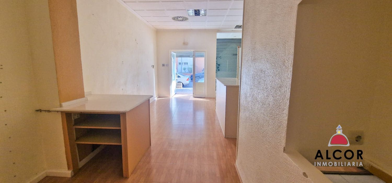2 bedroom Commercial for sale in Benicarlo - € 45,800 (Ref: 9939514)