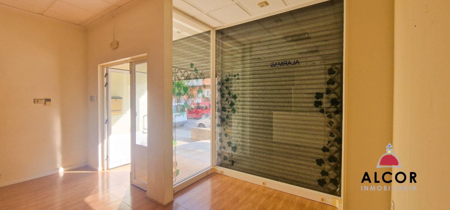 2 bedroom Commercial for sale in Benicarlo - € 45,800 (Ref: 9939514)