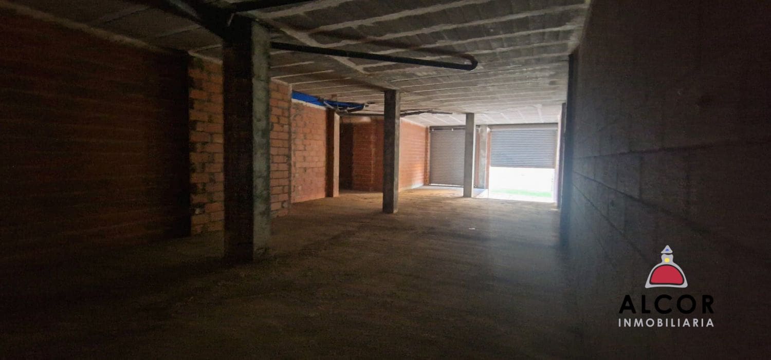 Commercial for sale in Vinaros - € 77,000 (Ref: 9939515)