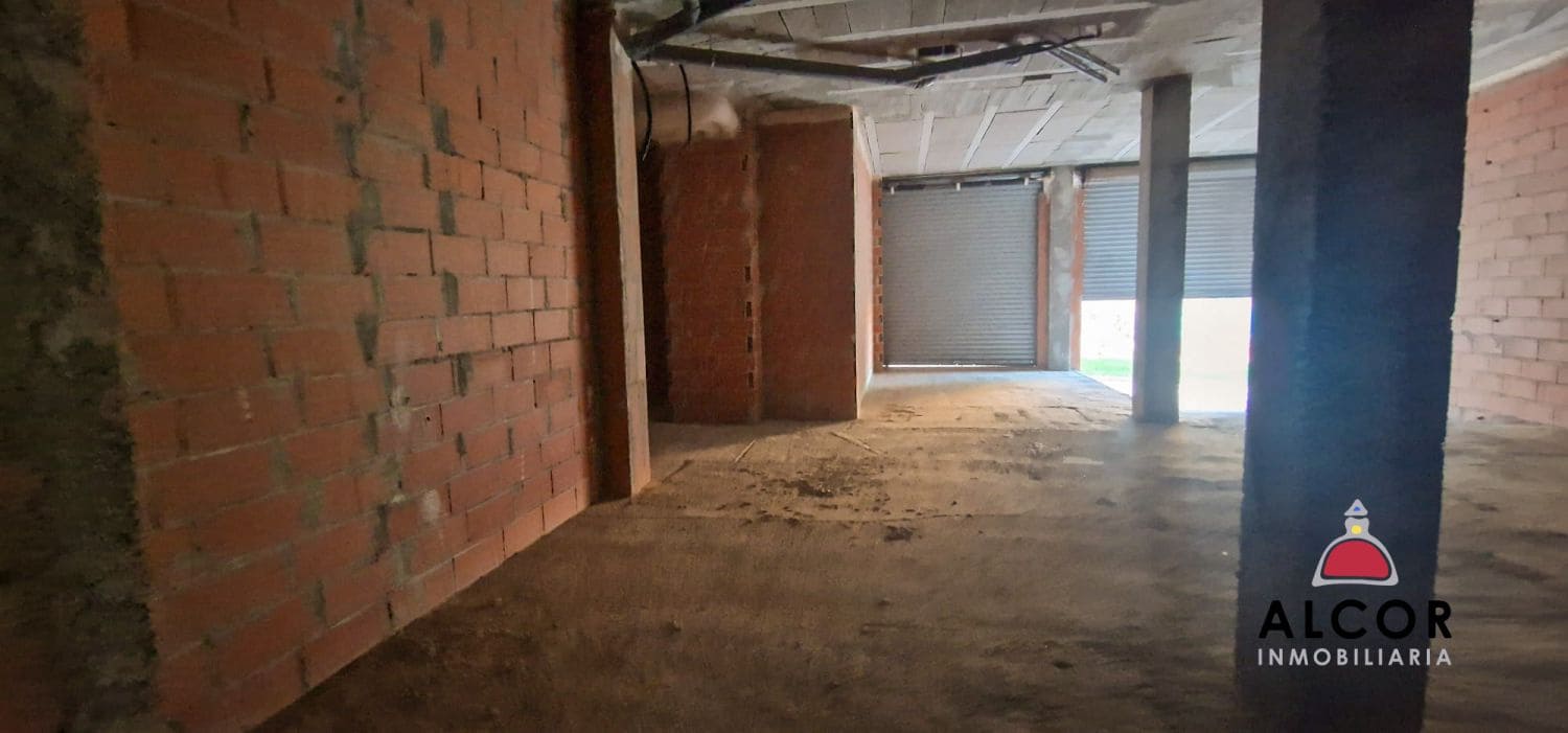 Commercial for sale in Vinaros - € 77,000 (Ref: 9939515)