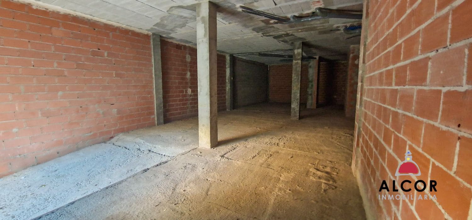 Commercial for sale in Vinaros - € 77,000 (Ref: 9939515)