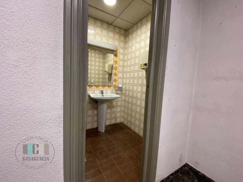 Commercial for rent in Castello de la Plana - € 950 (Ref: 8770641)