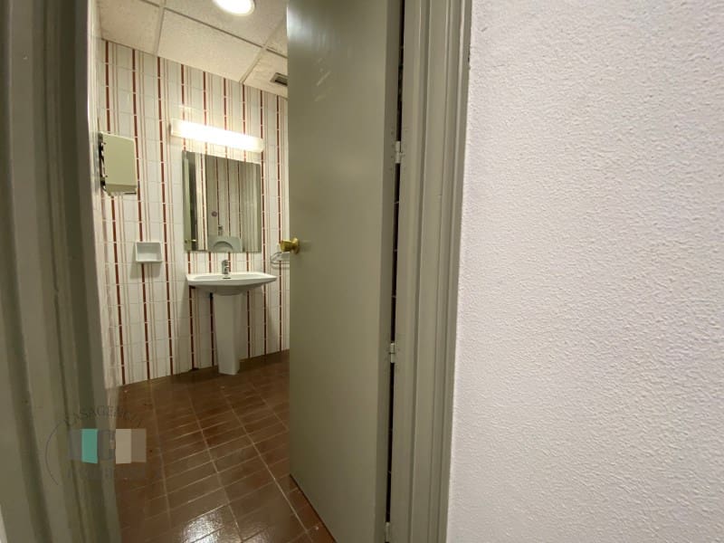 Commercial for rent in Castello de la Plana - € 950 (Ref: 8770641)