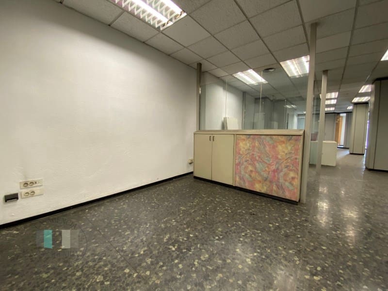 Commercial for rent in Castello de la Plana - € 950 (Ref: 8770641)