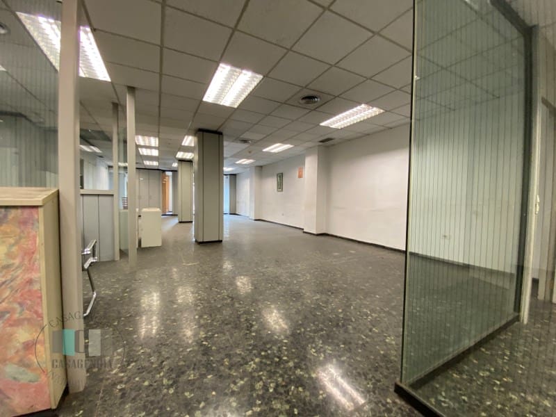 Commercial for rent in Castello de la Plana - € 950 (Ref: 8770641)