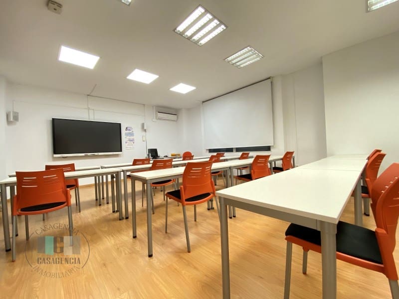 Kommersiell till salu i Castello de la Plana - 680 000 € (Ref: 9434668)