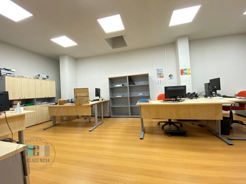 Kommersiell till salu i Castello de la Plana - 680 000 € (Ref: 9434668)