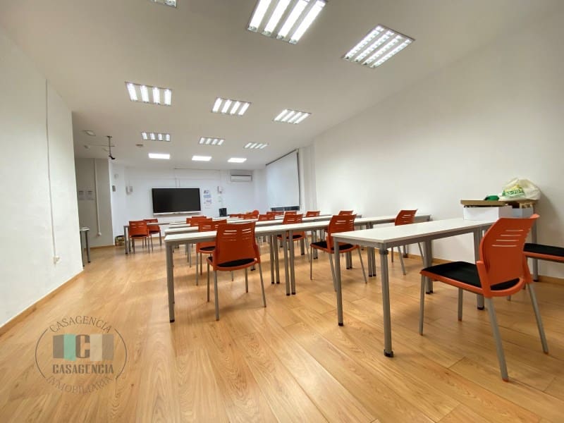 Kommersiell till salu i Castello de la Plana - 680 000 € (Ref: 9434668)