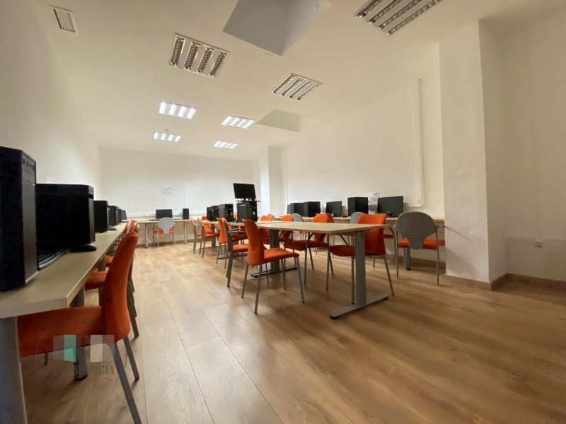 Kommersiell till salu i Castello de la Plana - 680 000 € (Ref: 9434668)