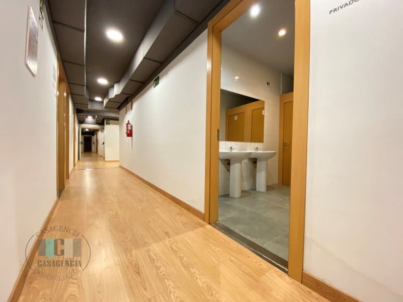 Kommersiell till salu i Castello de la Plana - 680 000 € (Ref: 9434668)