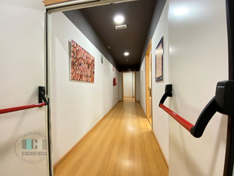 Kommersiell till salu i Castello de la Plana - 680 000 € (Ref: 9434668)