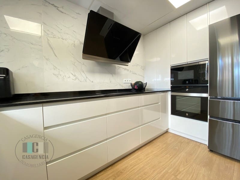 3 chambre Maison de Ville à vendre à Castello de la Plana avec garage - 368 000 € (Ref: 9434671)