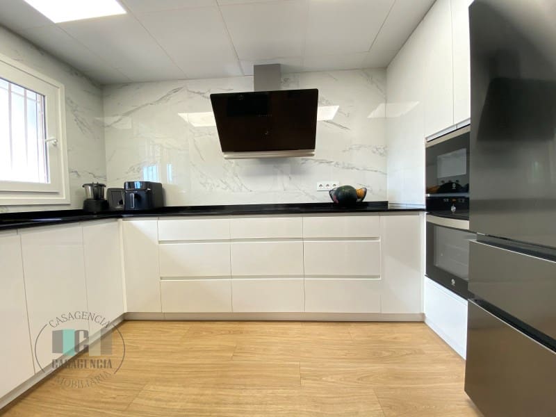 3 chambre Maison de Ville à vendre à Castello de la Plana avec garage - 368 000 € (Ref: 9434671)