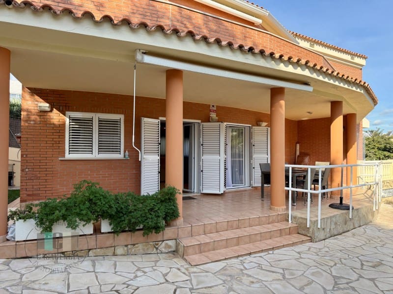 4 bedroom Villa for sale in Oropesa  with pool garage - € 590,000 (Ref: 9434678)