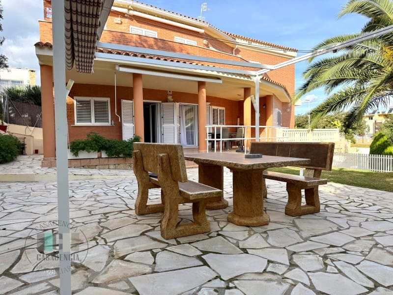 4 bedroom Villa for sale in Oropesa  with pool garage - € 590,000 (Ref: 9434678)