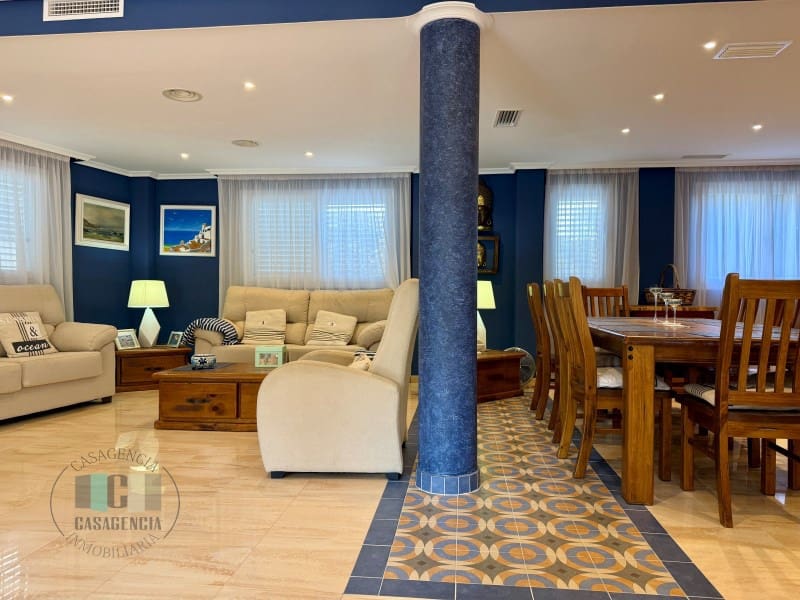 4 bedroom Villa for sale in Oropesa  with pool garage - € 590,000 (Ref: 9434678)