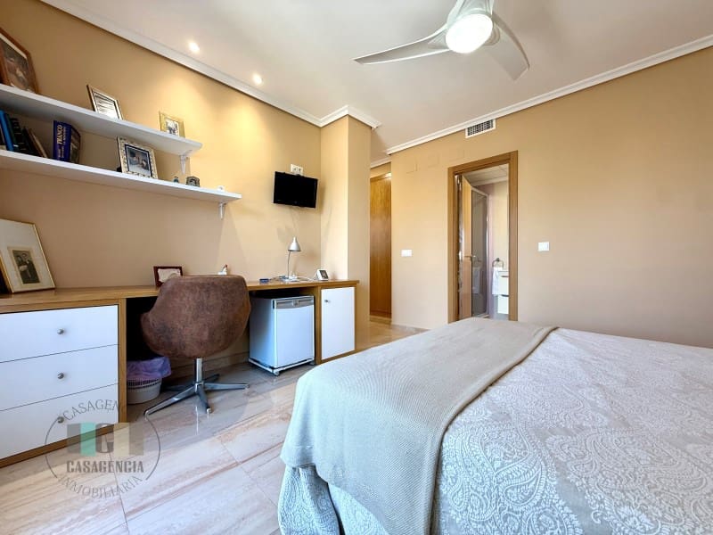 4 bedroom Villa for sale in Oropesa  with pool garage - € 590,000 (Ref: 9434678)