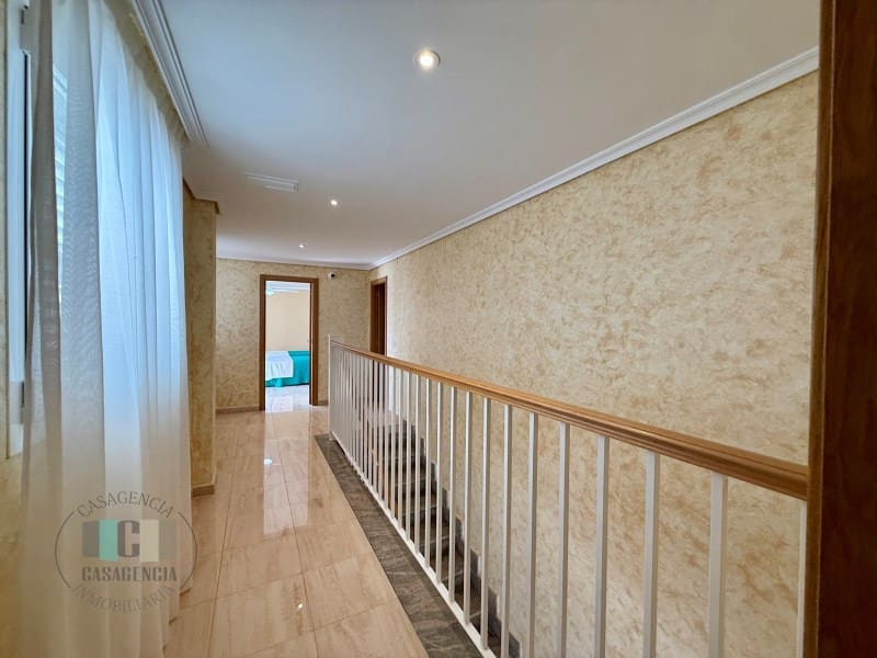 4 bedroom Villa for sale in Oropesa  with pool garage - € 590,000 (Ref: 9434678)