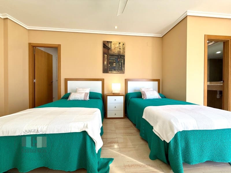 4 bedroom Villa for sale in Oropesa  with pool garage - € 590,000 (Ref: 9434678)