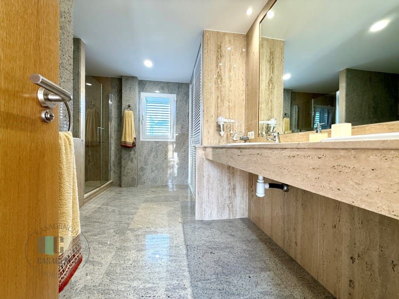 4 bedroom Villa for sale in Oropesa  with pool garage - € 590,000 (Ref: 9434678)