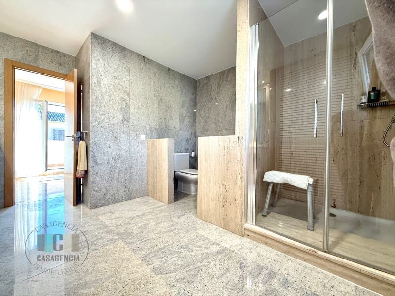 4 bedroom Villa for sale in Oropesa  with pool garage - € 590,000 (Ref: 9434678)