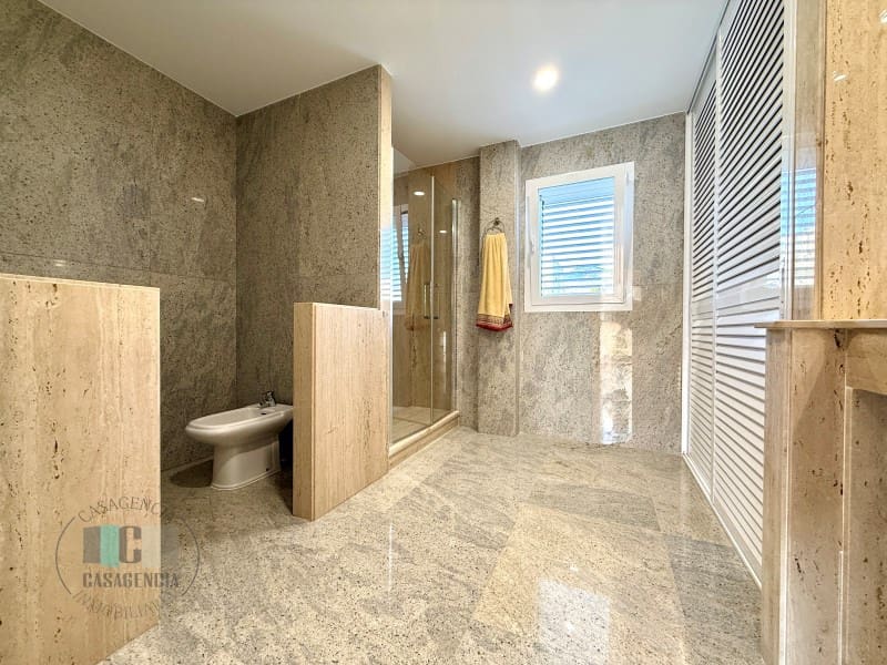 4 bedroom Villa for sale in Oropesa  with pool garage - € 590,000 (Ref: 9434678)