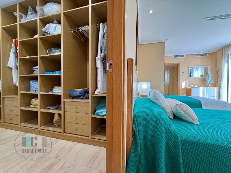 4 bedroom Villa for sale in Oropesa  with pool garage - € 590,000 (Ref: 9434678)