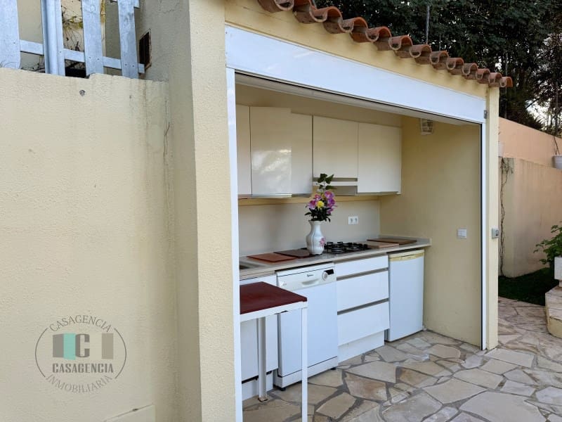 4 bedroom Villa for sale in Oropesa  with pool garage - € 590,000 (Ref: 9434678)