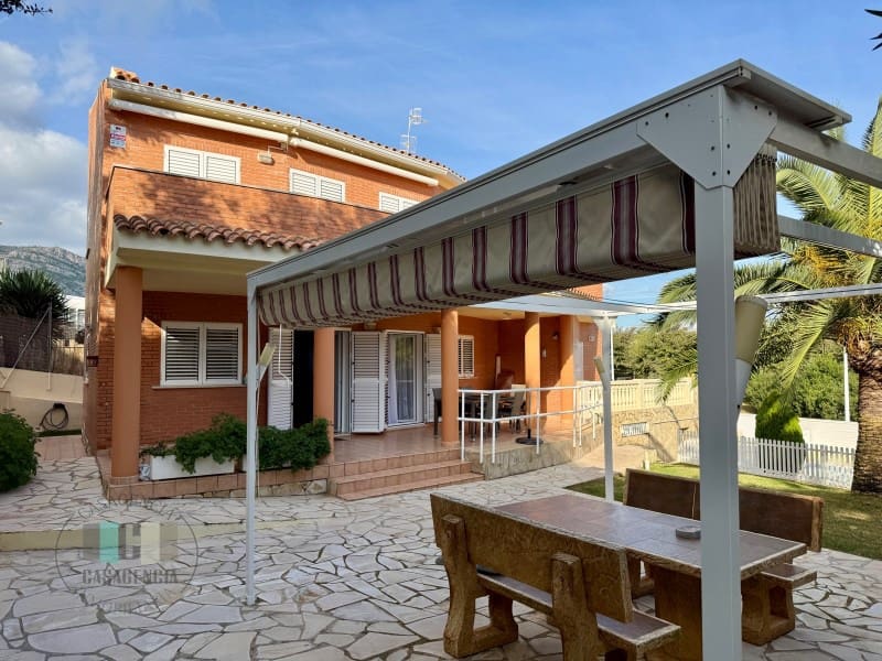 4 bedroom Villa for sale in Oropesa  with pool garage - € 590,000 (Ref: 9434678)