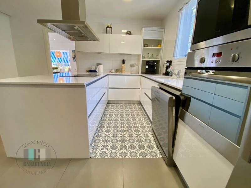 6 makuuhuone Huvila myytävänä paikassa Benicassim mukana uima-altaan 
autotalli - 750 000 € (Ref: 9434685)