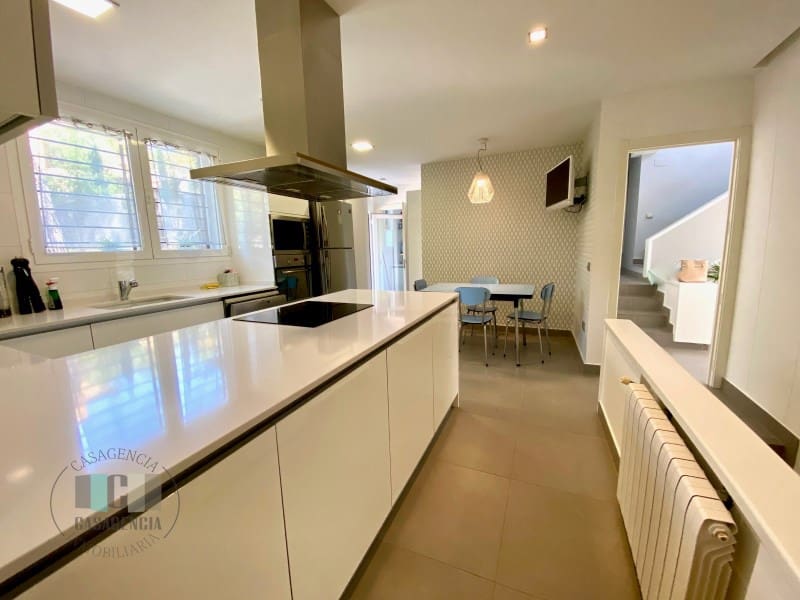 6 makuuhuone Huvila myytävänä paikassa Benicassim mukana uima-altaan 
autotalli - 750 000 € (Ref: 9434685)