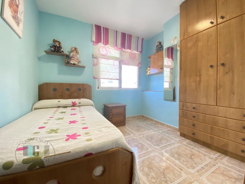 2 bedroom Flat for sale in Oropesa  with garage - € 182,000 (Ref: 9434687)