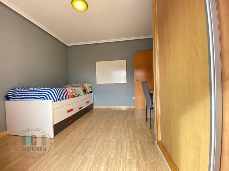 2 bedroom Flat for sale in Oropesa  - € 120,000 (Ref: 9434693)