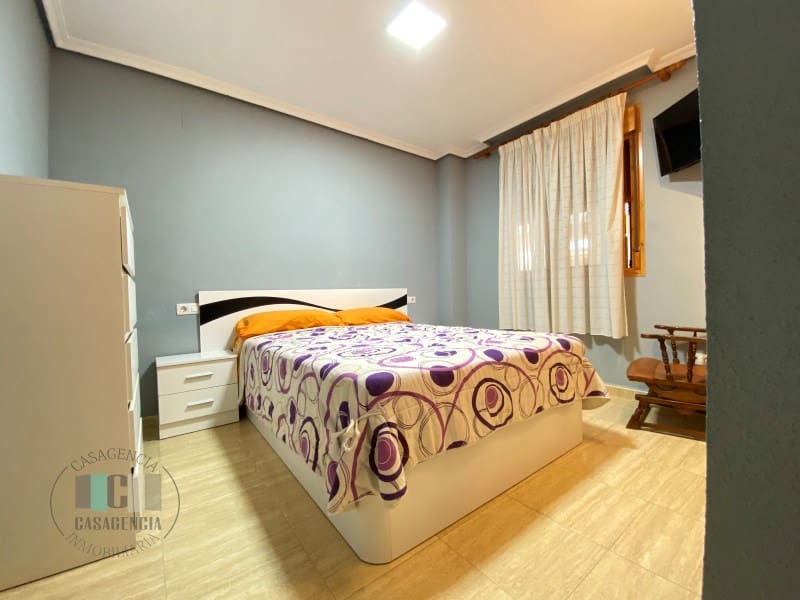 2 bedroom Flat for sale in Oropesa  - € 120,000 (Ref: 9434693)