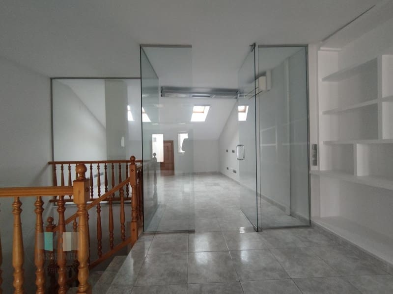 Office for rent in Castello de la Plana - € 500 (Ref: 9434701)