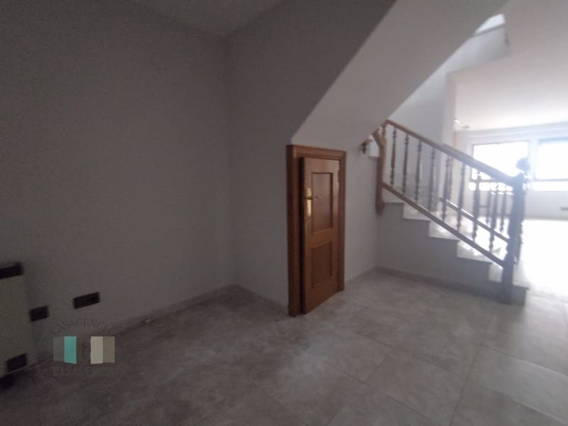 Office for rent in Castello de la Plana - € 500 (Ref: 9434701)