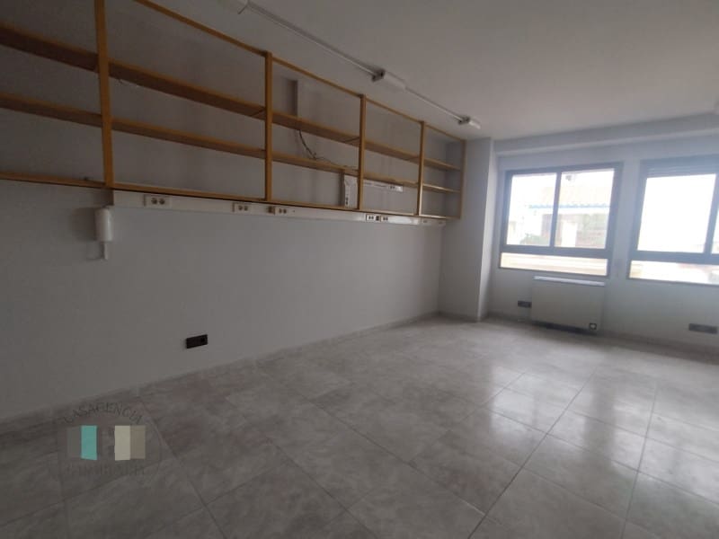 Office for rent in Castello de la Plana - € 500 (Ref: 9434701)