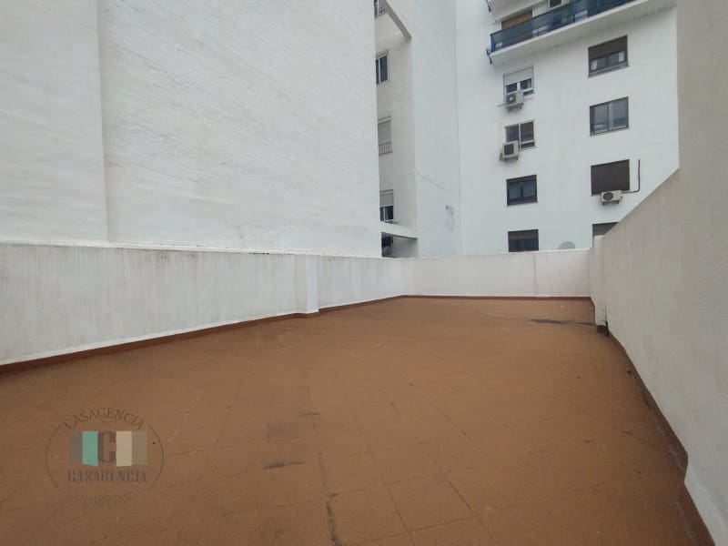 Office for rent in Castello de la Plana - € 500 (Ref: 9434701)